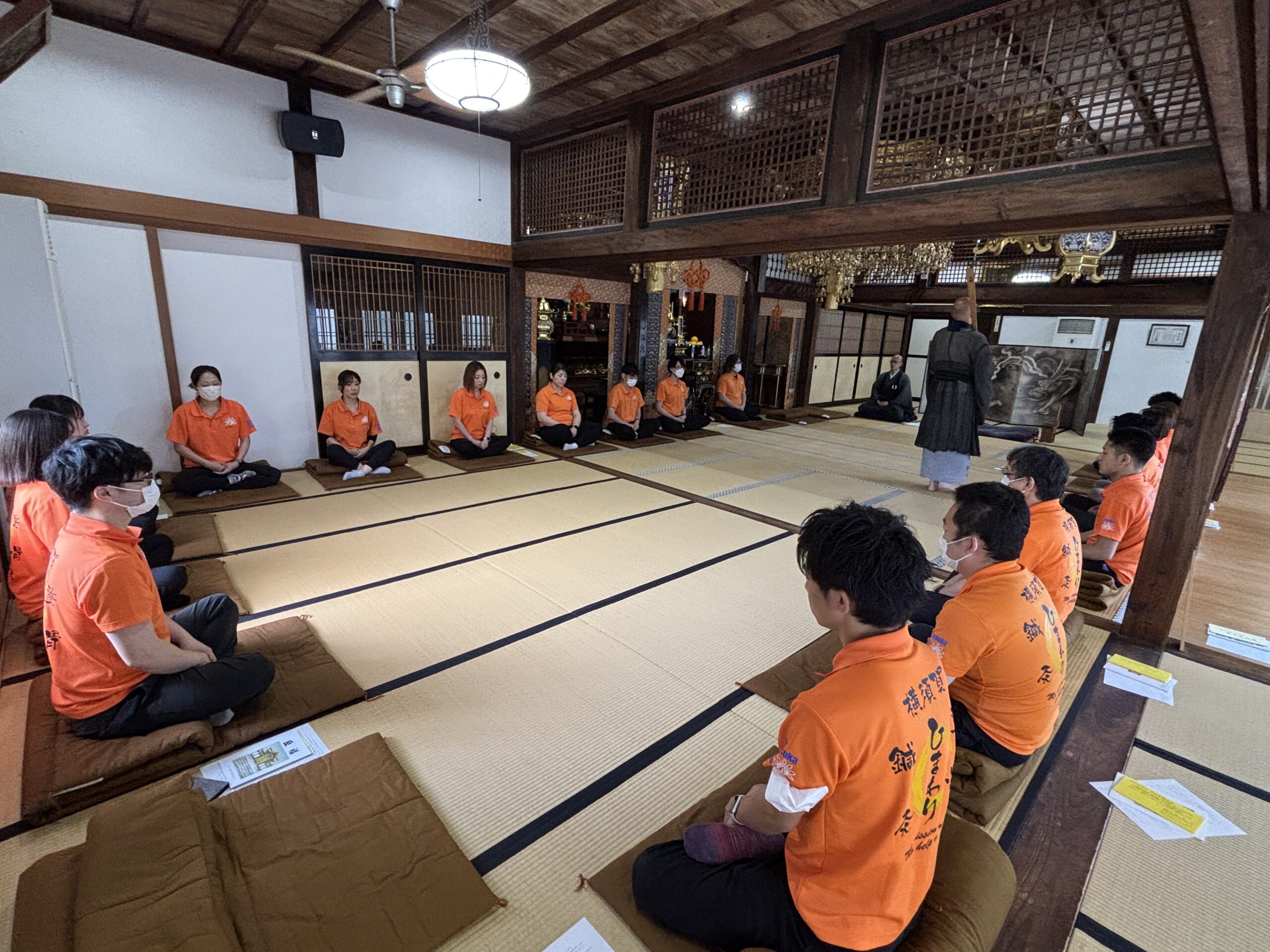 鍼灸整骨院ひまわりの社員研修の様子